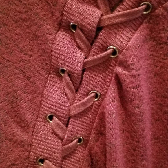 Maroon sweater - Picture 3 of 6